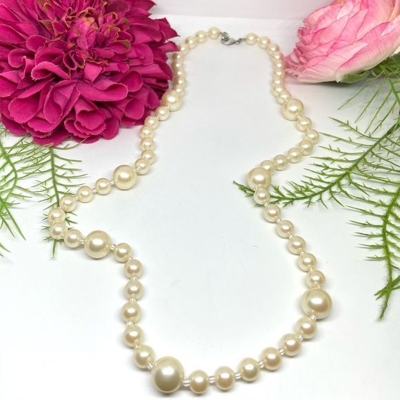 Jewelry - Lustrous Cream Pearl Strand Necklace - Timeless Elegance